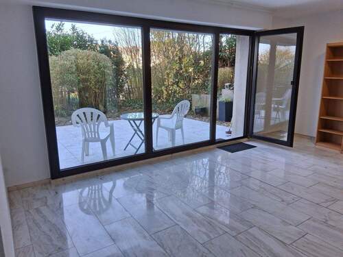 Wohnzimmer Ausblick Terrasse - Hochkarätige Singlewohnung mit Sonnenterrasse u Stellplatz