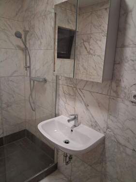 Bad mit walk-in Dusche - 