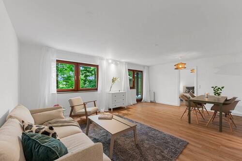 Wohnzimmer - Stilvoll möblierte 2 Zimmerwohnung mit Garten und Terrasse