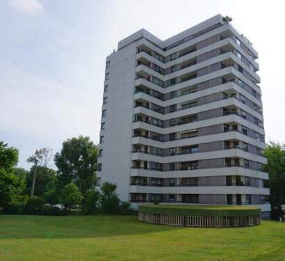 Hausansicht - 4 12 Zi. ETW mit schönem Weitblick in Nbg. - Wöhrder See Wohnung kaufen