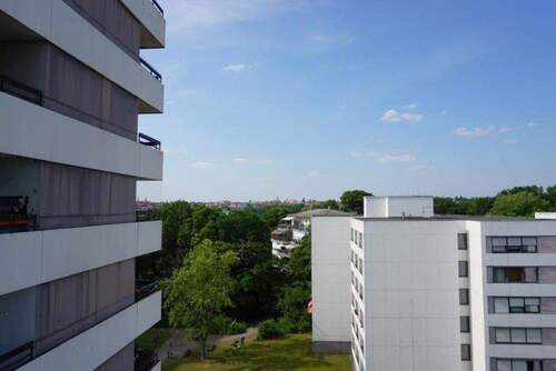 Blick vom Balkon - 4 Zimmer Etagenwohnung zum Kaufen in Nürnberg