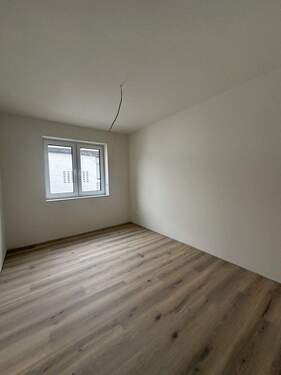 Schlafzimmer - Modernes Wohnen im Neubau - 5-Zimmer-Einheit mit Terrasse & Carport