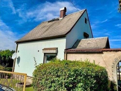 Hausansicht - 3 Zimmer Einfamilienhaus zum Kaufen in Netzschkau