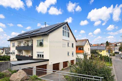 Ansicht - Einziehen und wohlfühlen! Platz für Leben und Zukunft: Großzügige 3 -Zimmer-Wohnung mit Südbalkon und Garage in Brigachtal