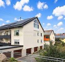 Einziehen und wohlfühlen! Platz für Leben und Zukunft: Großzügige 3 -Zimmer-Wohnung mit Südbalkon und Garage in Brigachtal