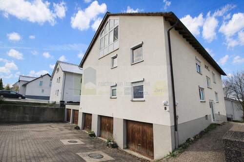 Garagen / Ansicht - 3 Zimmer Etagenwohnung zum Kaufen in Brigachtal