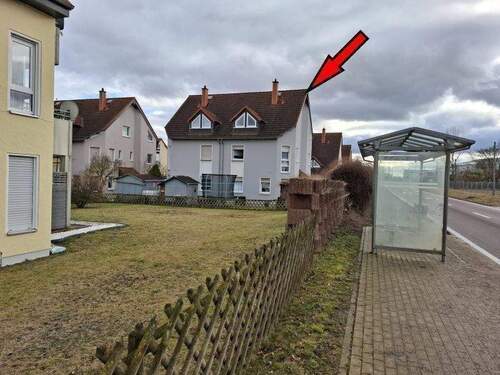 Vorderansicht von der Straße (1) - 6 Zimmer Doppelhaushälfte zum Kaufen in Aschersleben