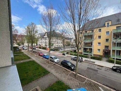 Blick in die Straße - 3 Zimmer Etagenwohnung zur Miete in Zwickau