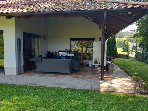 Überdachte Terrasse - 5 Zimmer Bungalow in Perlesreut