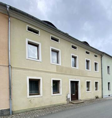 Straßenansicht - 5 Zimmer Reihenmittelhaus zum Kaufen in Bernstadt