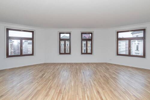 Wohnzimmer - Repräsentativer Altbauklassiker - 3 Zimmer im sanierten Gründerzeithaus