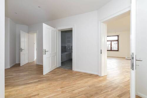 Flur - Etagenwohnung mit 103,00 m&sup2; in Leipzig zum Kaufen