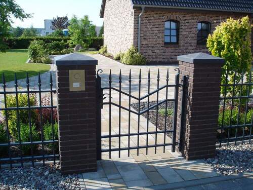 Pforte mit Sprechanlage vorne - 5 Zimmer Einfamilienhaus zum Kaufen in Alt Schwerin