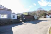 Schuppen u. Garage (rechts) - 