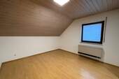 Schlafzimmer 1mit KI geleert - 
