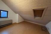 Schlafzimmer 3 mit KI geleert - 
