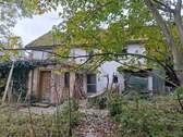Blick hinter das Haus 2. Bild - Einfamilienhaus mit 235,00 m² in Roßbach zum Kaufen