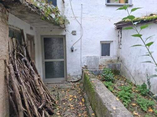 Hinter dem Haus - 