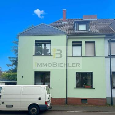 Titelbild - Wachstums-Chance in Hürth: MFH mit stabiler Miete & fertiger Ausbaugenehmigung!