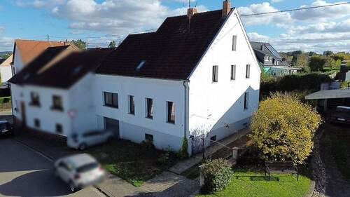 Hausfront - Familienidyll mit Einliegerwohnung - gepflegtes Einfamilienhaus in ruhiger Lage von Winterbach