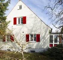 Ruhiges Familienidyll - Einfamilienhaus in familienfreundlicher Lage mit großem Garten in Oberschleißheim!