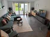 Wohnzimmer - Traumwohnung im EG mit Terrasse und Einbauküche, Nähe der Bundespolizei und S.-Bahn nach Bonn und Siegburg.