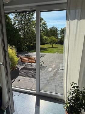Blick in den Garten - 4 Zimmer Terrassenwohnung zur Miete in Bonn