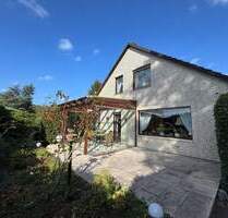 Schönes Einfamilienhaus mit Doppelgarage in Hamburg-Eißendorf