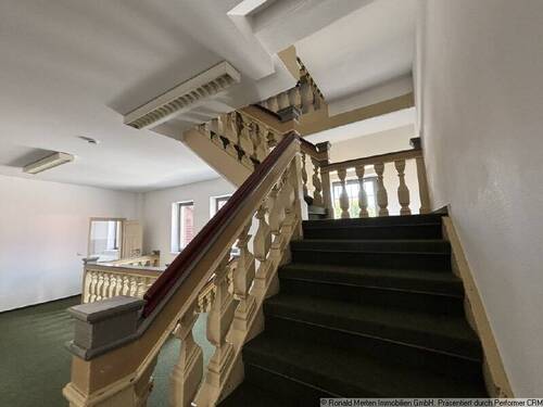 stilvolles Treppenhaus - Büro in Saalfeld zum Kaufen