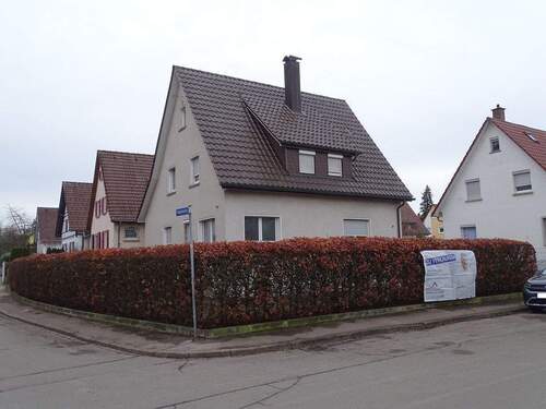Front- Seitenansicht - 4 Zimmer Einfamilienhaus in Villingen-Schwenningen