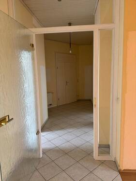 Flurbereich - Etagenwohnung mit 60,00 m² in Riesa zum Kaufen
