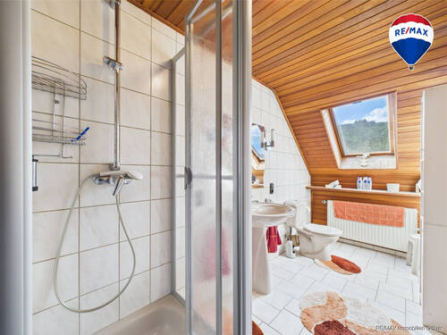 RE/MAX Immobilien DeLux Einfamilienhaus Mettlach/Saarhölzbach Bad OG - 