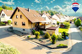 RE/MAX Immobilien DeLux Haus Saarhölzbach Außenansicht - Einfamilienhaus mit Ausstattung und viel Platz