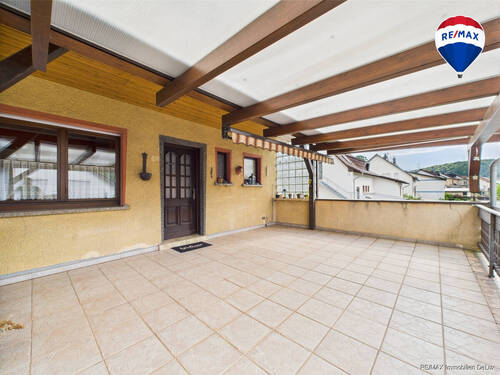RE/MAX Immobilien DeLux Einfamilienhaus Mettlach/Saarhölzbach Terrasse OG - 