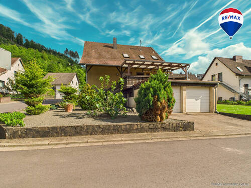 RE/MAX Immobilien DeLux Haus Saarhölzbach Außenansicht - 