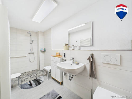 RE/MAX Immobilien DeLux Einfamilienhaus Mettlach/Saarhölzbach Bad EG - 6 Zimmer Einfamilienhaus in Mettlach / Saarhölzbach