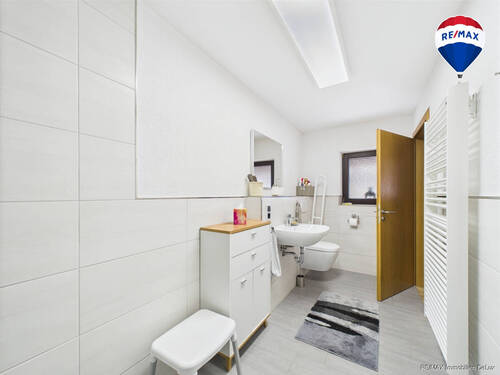 RE/MAX Immobilien DeLux Einfamilienhaus Mettlach/Saarhölzbach Bad EG - Einfamilienhaus mit 150,00 m² in Mettlach / Saarhölzbach zum Kaufen