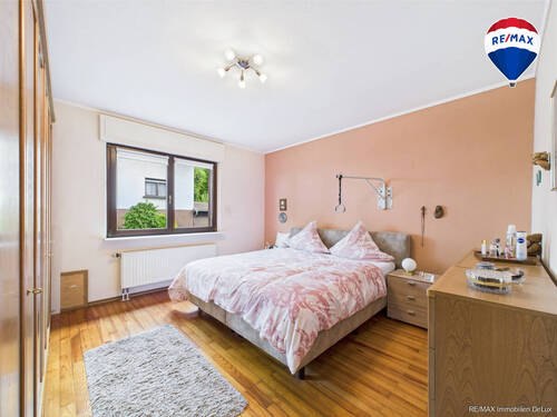 RE/MAX Immobilien DeLux Einfamilienhaus Mettlach/Saarhölzbach Schlafzimmer - 