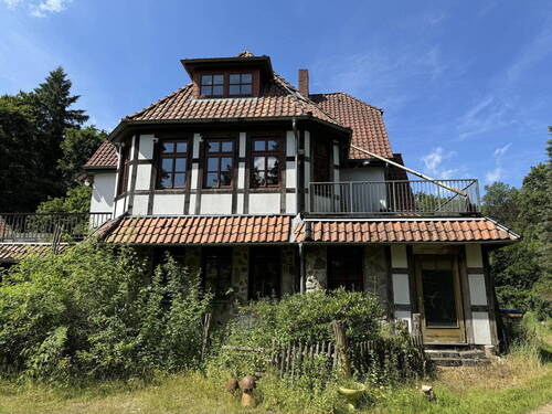 Ansicht Hofseite - altes Forsthaus, Nebengebäude, 7600qm Grundstück, teilbar in 4 Baugrundstücke einzeln erwerbar