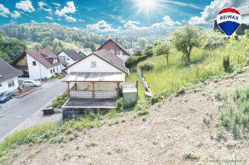 RE/MAX Immobilien DeLux Haus Beckingen/Erbringen Außenansicht - 5 Zimmer Einfamilienhaus in Beckingen / Erbringen