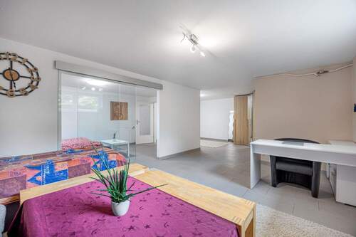 Schlaf- und Wohnbereich im Keller - 