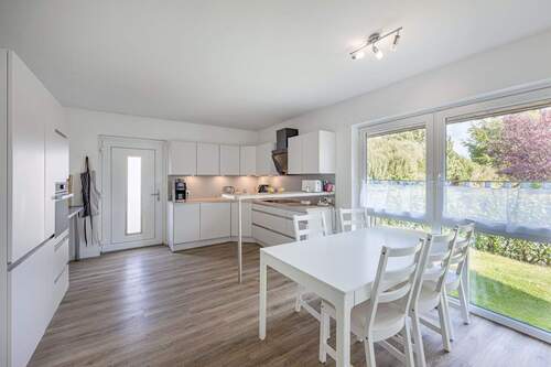 Einbauküche mit Essplatz - 