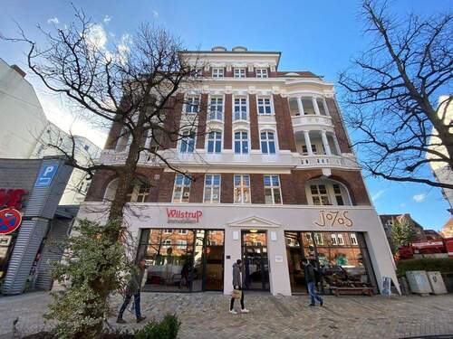 Holtenauer Straße 73 - Helle, offene und topsanierte Altbauwohnung in der Holtenauer Straße mit 2 Balkonen