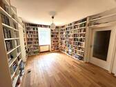  umfangreiche Bibliothek - 