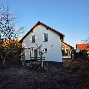 Hausansicht 1 - Helles, modernisiertes Einfamilienhaus mit viel Platz - provisionsfrei direkt vom Eigentümer