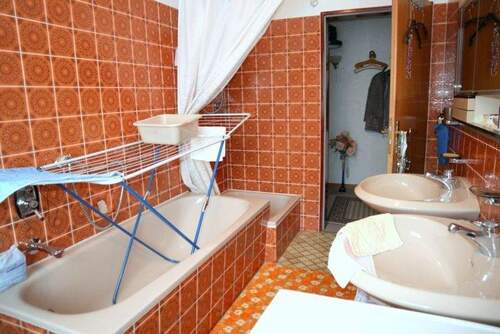 ... Dusche und Badewanne - 
