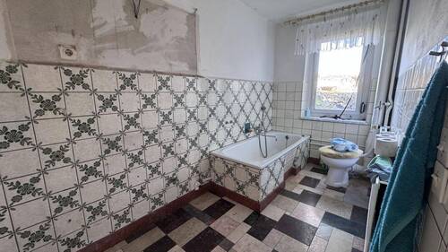 Badezimmer mit Wanne EG - 