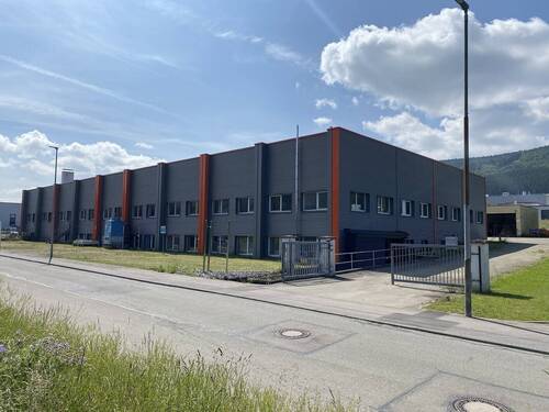 Ansicht - Gewerbehalle mit Verwaltungsgebäude in 78549 Spaichingen