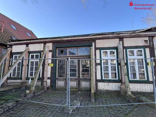 Nord-Ost-Ansicht, Straßenfront - Mehrfamilienhaus, Wohnhaus mit 190,00 m&sup2; in Quakenbrück zum Kaufen