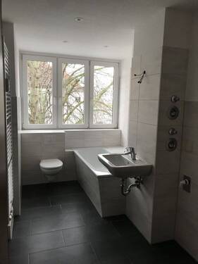 Bad - Etagenwohnung mit 49,60 m&sup2; in Halle zur Miete